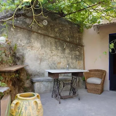 Jardin & Vue Maison Des Annees 20 Proche Du Centre Historique Holiday home Grasse